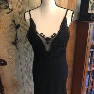 Gorgeous little black mini dress.